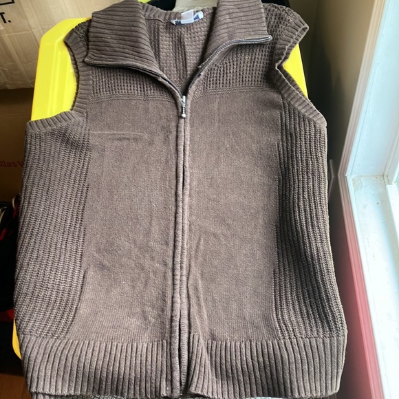 ⭐️ 5/$20 ⭐️ CJ Banks zip front sweater vest - Picture 4 of 7